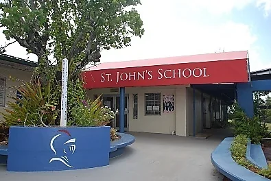 St. John’s School の正面の入り口